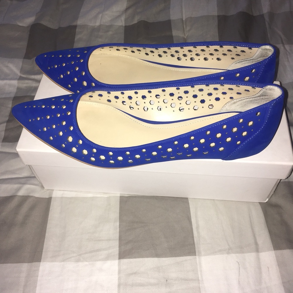 Calvin Klein Flats - Picture 2 of 5
